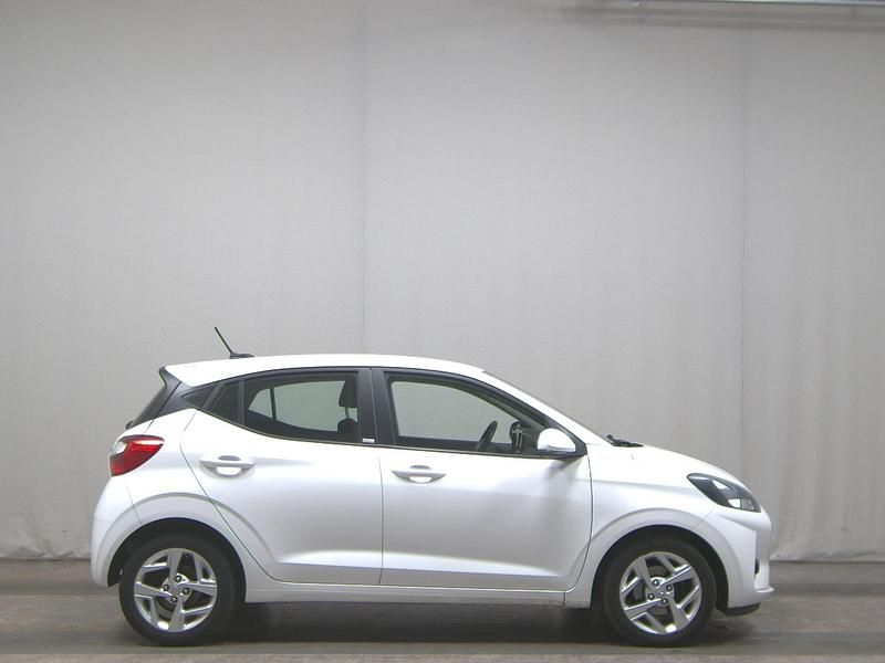 Weiss Gebraucht 2020 Hyundai i10 Trend Kleinwagen | 9.980 € (Guter Preis) - Bild 1/4
