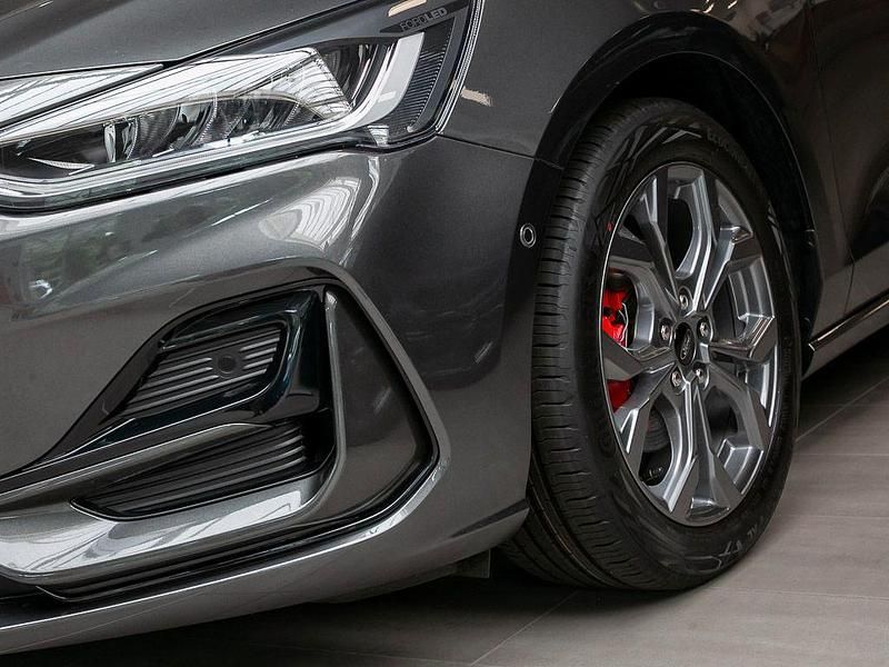 Neu Ford Focus ST-Line 125 PS (91 kW) 2025 Grau Limousine