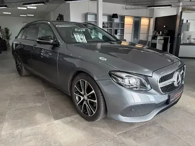 Gebraucht Mercedes E220 Avantgarde 194 PS (142 kW) 2018 Grau Kombi