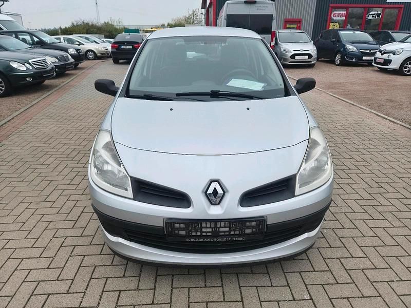 Gebraucht Renault Clio II 75 PS (55 kW) 2007 Silber Kleinwagen