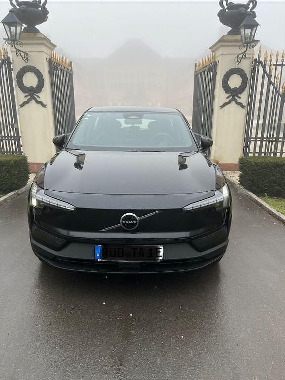Gebraucht Volvo EX30 Core 200 kW (272 PS) 2024 Schwarz SUV