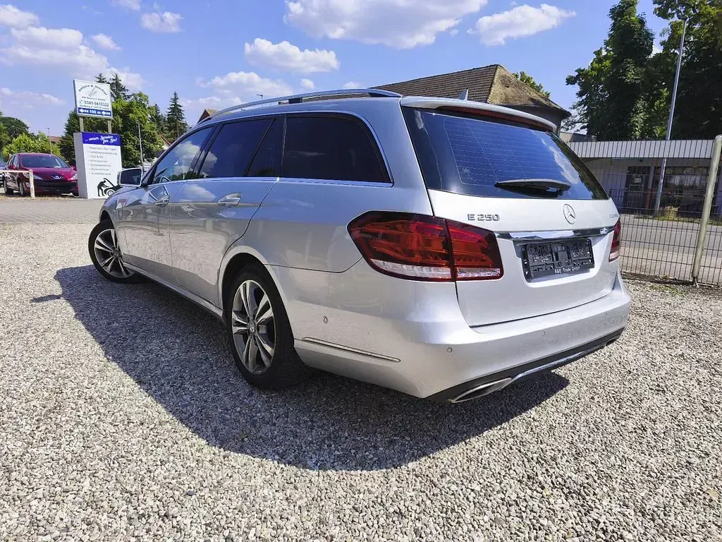 Gebraucht Mercedes E250 204 PS (150 kW) 2015 Silber Limousine