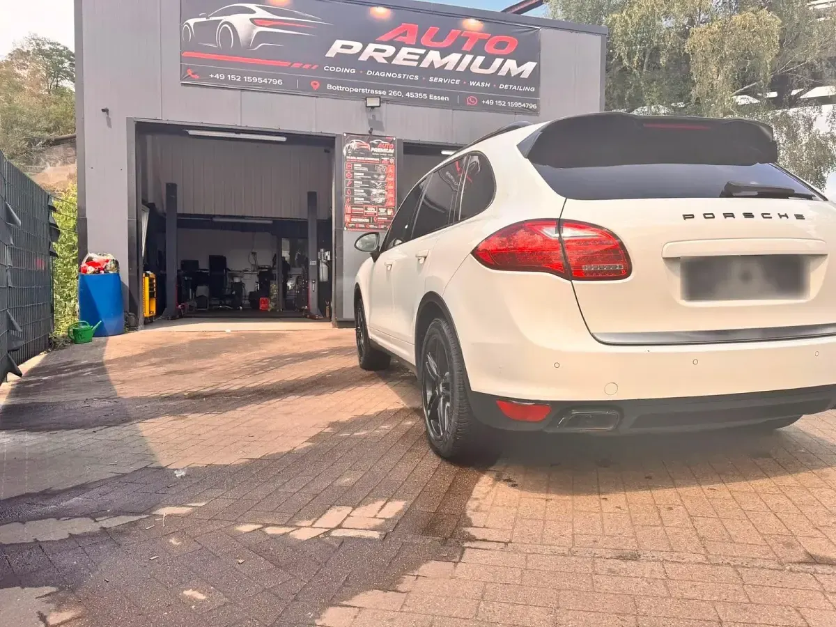 Gebraucht Porsche Cayenne 245 PS (180 kW) 2010 Weiß SUV
