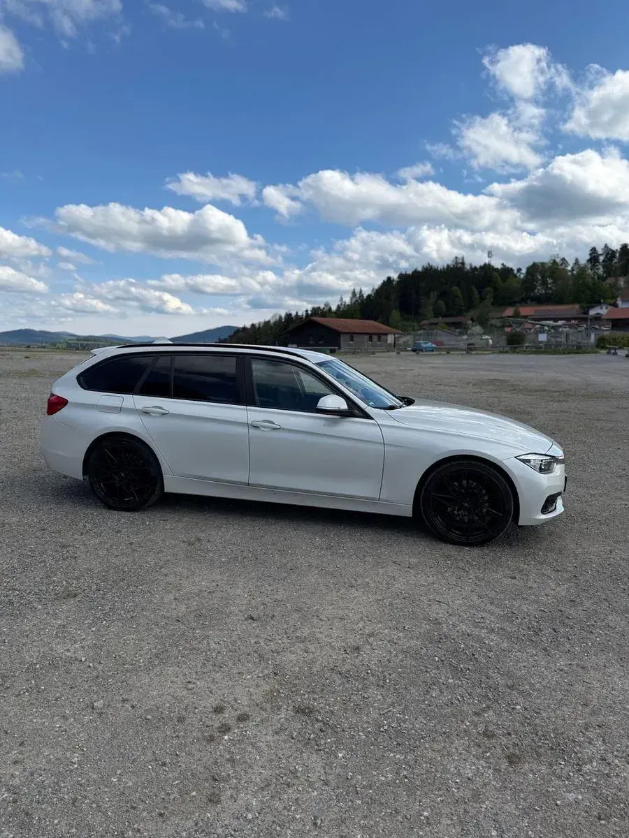 Gebraucht BMW 330 Advantage 258 PS (189 kW) 2018 Weiß Kombi