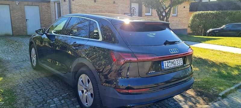 Schwarz Gebraucht 2021 Audi e-tron SUV | 26.890 € (Fairer Preis) - Bild 1/4