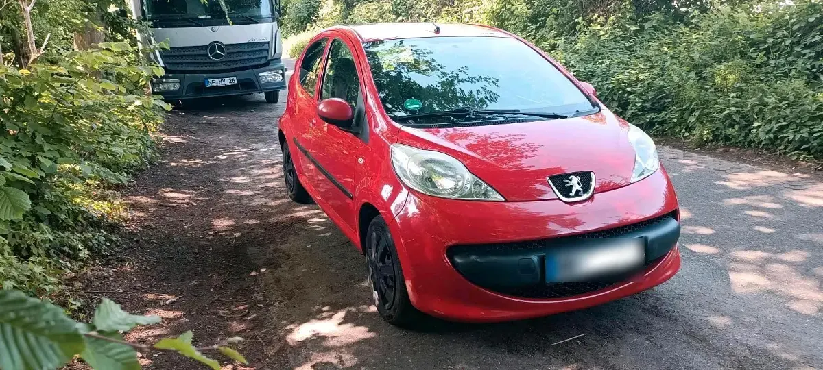 Gebraucht Peugeot 107 68 PS (50 kW) 2005 Rot Kleinwagen