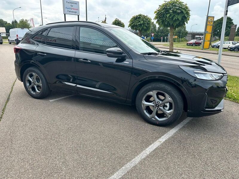 Gebraucht Ford Kuga ST-Line 186 PS (136 kW) 2024 Schwarz SUV