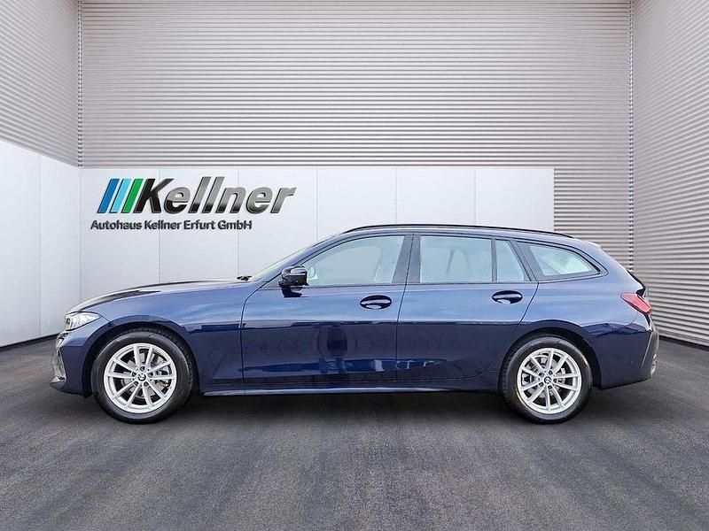 Gebraucht BMW 320 Sport Line 190 PS (139 kW) 2024 Blau Limousine