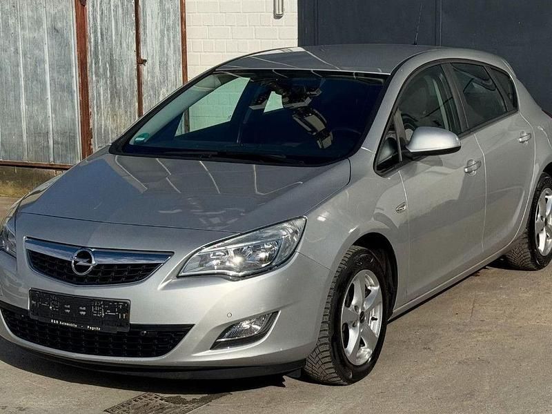 Silber Gebraucht 2010 Opel Astra Edition Limousine | 2.299 € (Guter Preis) - Bild 1/4