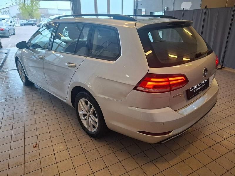 Second-hand VW Golf VII Trendline 116 CP (85 kW) 2018 Gri Break