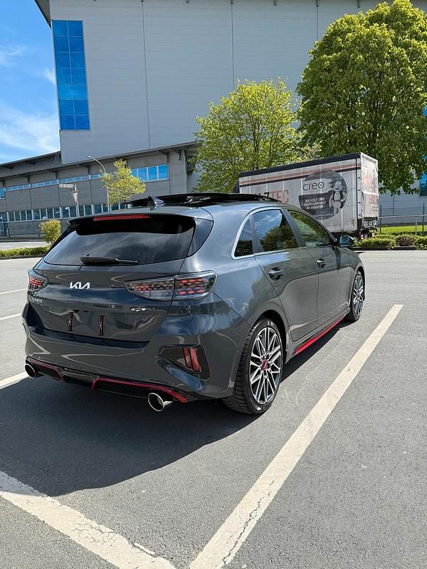 Gebraucht Kia Ceed GT GT 204 PS (150 kW) 2023 Grau Limousine