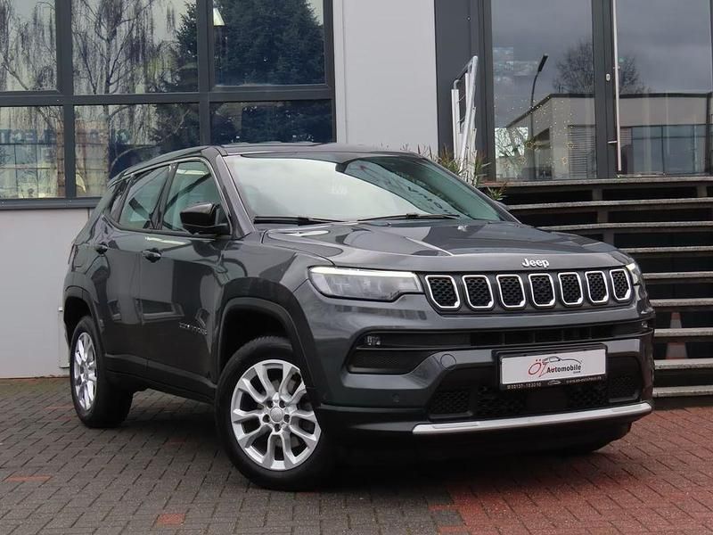 Gebraucht Jeep Compass 131 PS (96 kW) 2024 Grau SUV