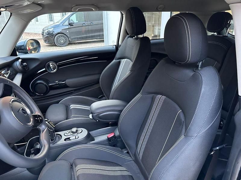 Gebraucht Mini Cooper SE Essential 135 kW (184 PS) 2023 Schwarz Kleinwagen