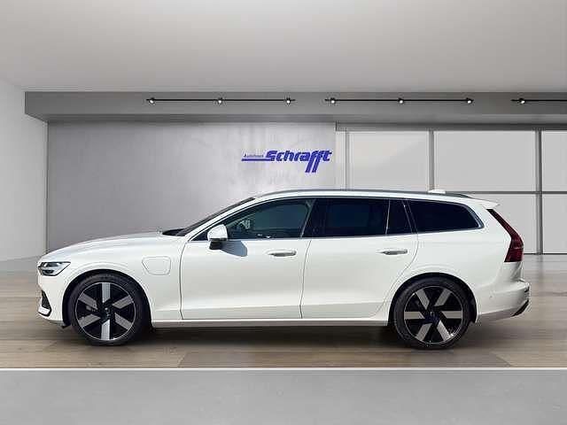 Gebraucht Volvo V60 Plus 398 PS (292 kW) 2025 Crystal white pearl / metallic Kombi