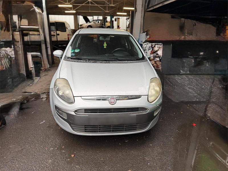 Gebraucht Fiat Punto 69 PS (50 kW) 2011 Silber Kleinwagen