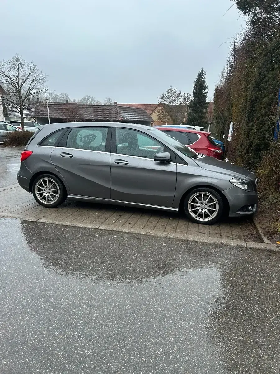 Gebraucht Mercedes B200 136 PS (100 kW) 2014 Grau Kleinwagen