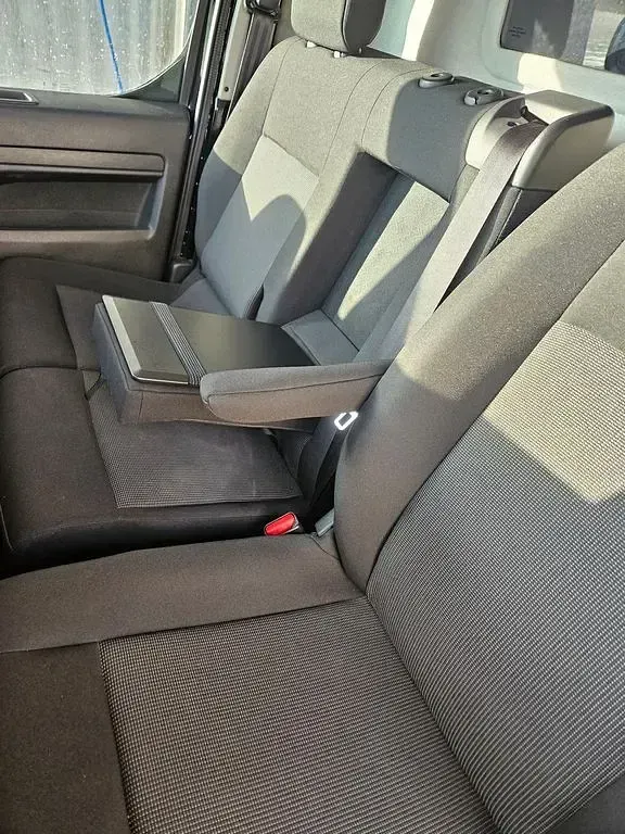 Używany Opel Vivaro 144 KM (105 kW) 2025 Czarny Minivan