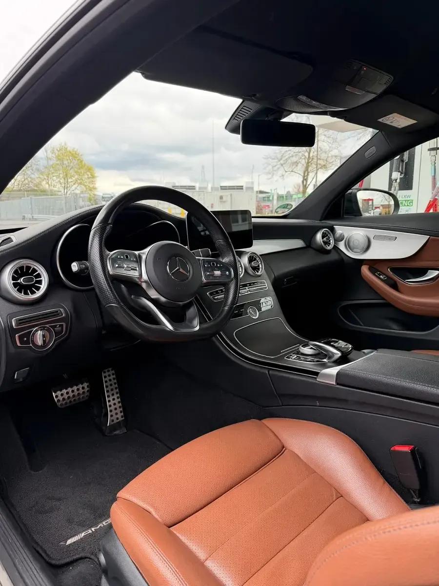 Gebraucht Mercedes C300 AMG 258 PS (189 kW) 2019 Weiß Coupé
