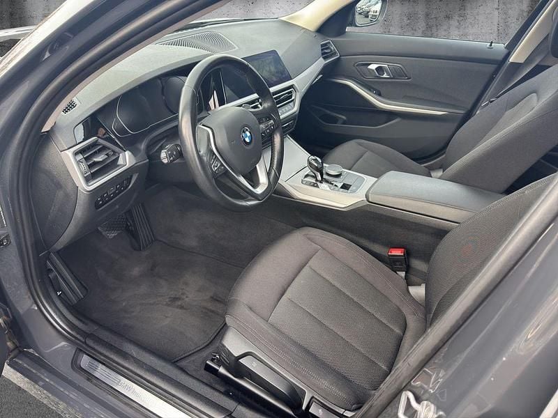 Gebraucht BMW 330e Advantage 184 PS (135 kW) 2020 Grau Kombi