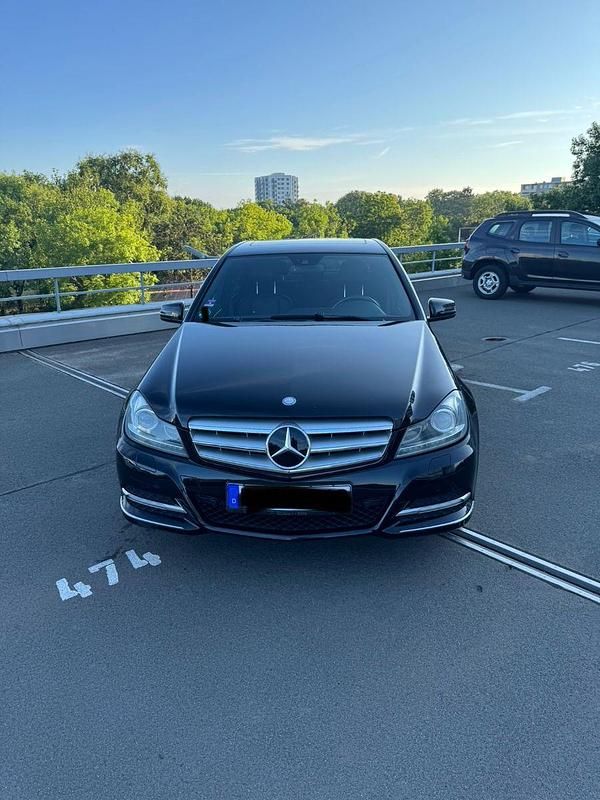 Schwarz Gebraucht 2011 Mercedes C350 AMG line Limousine | 14.500 € (Fairer Preis) - Bild 1/4