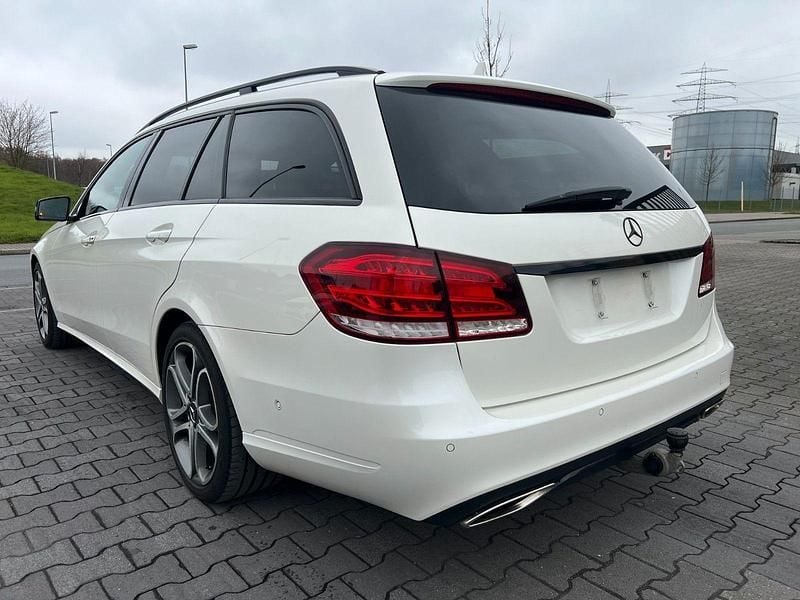 Gebraucht Mercedes E250 204 PS (150 kW) 2015 Weiß Kombi