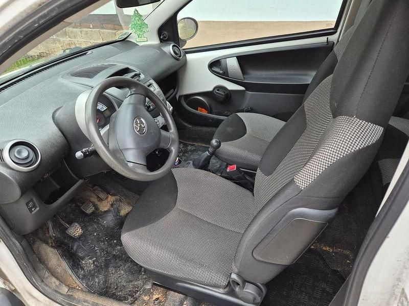 Gebraucht Toyota Aygo Cool 68 PS (50 kW) 2013 Weiß Kleinwagen