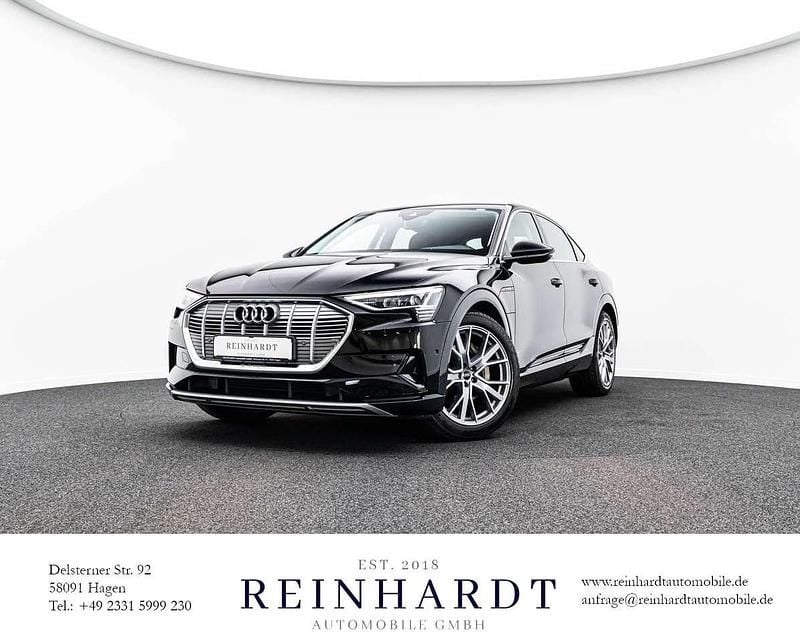 Mythosschwarz metallic Gebraucht 2023 Audi e-tron Sportback Advanced SUV | 34.190 € (Superpreis) - Bild 1/3
