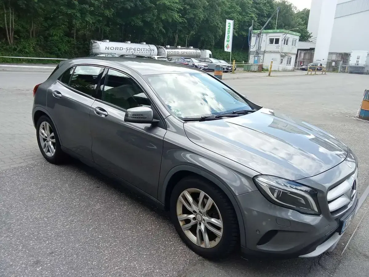 Gebraucht Mercedes GLA200 StreetStyle 136 PS (100 kW) 2015 Grau SUV