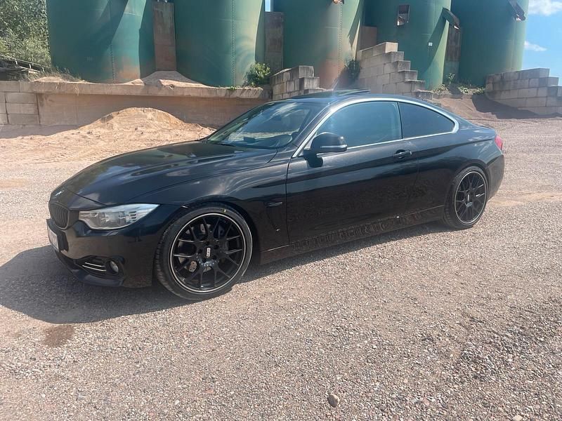 Schwarz Gebraucht 2015 BMW 430 Comfort Edition Coupé | 14.999 € (Fairer Preis) - Bild 1/4