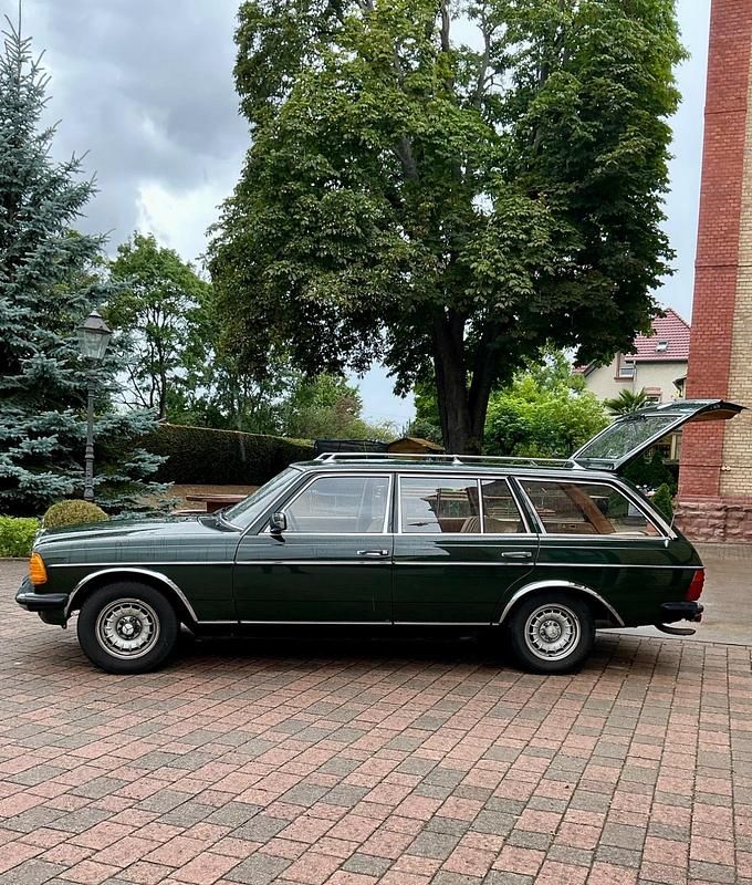 Gebraucht Mercedes 200 109 PS (80 kW) 1983 Grün Kombi