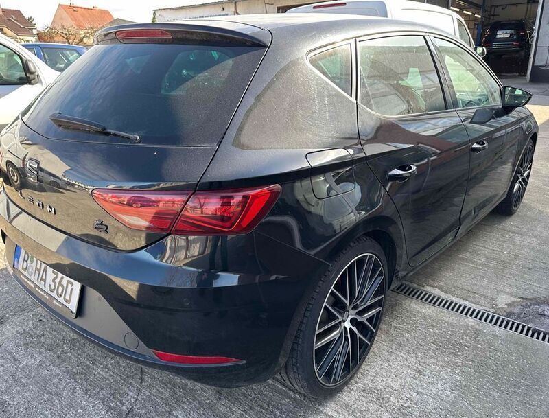 Schwarz Gebraucht 2019 Seat Leon FR Limousine | 11.900 € (Superpreis) - Bild 1/3