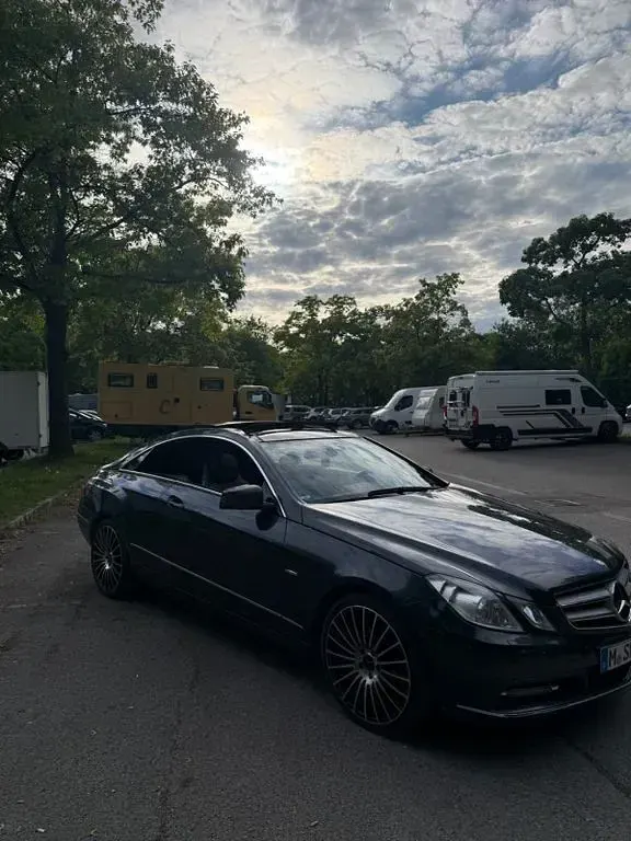Gebraucht Mercedes E350 265 PS (194 kW) 2011 Grau Coupé