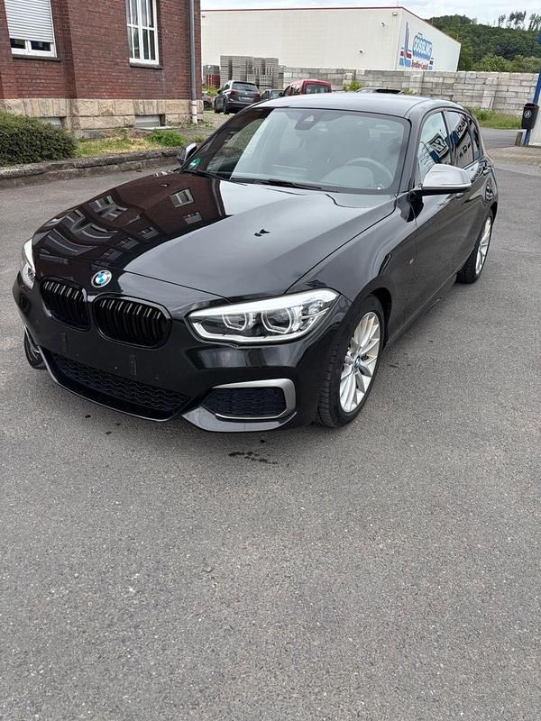 Schwarz Gebraucht 2017 BMW M140 M Sport Limousine | 29.000 € (Guter Preis) - Bild 1/4
