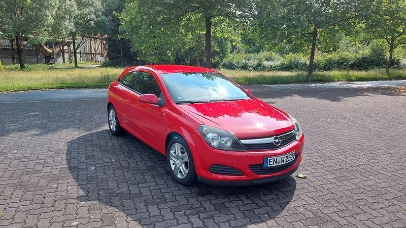 Rot Gebraucht 2008 Opel Astra GTC Limousine | 3.200 € (Fairer Preis) - Bild 1/4