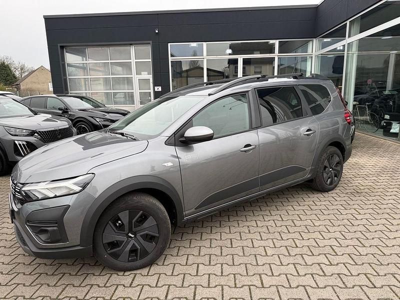 Second-hand Dacia Jogger Expression 141 CP (103 kW) 2025 Gri Monovolum