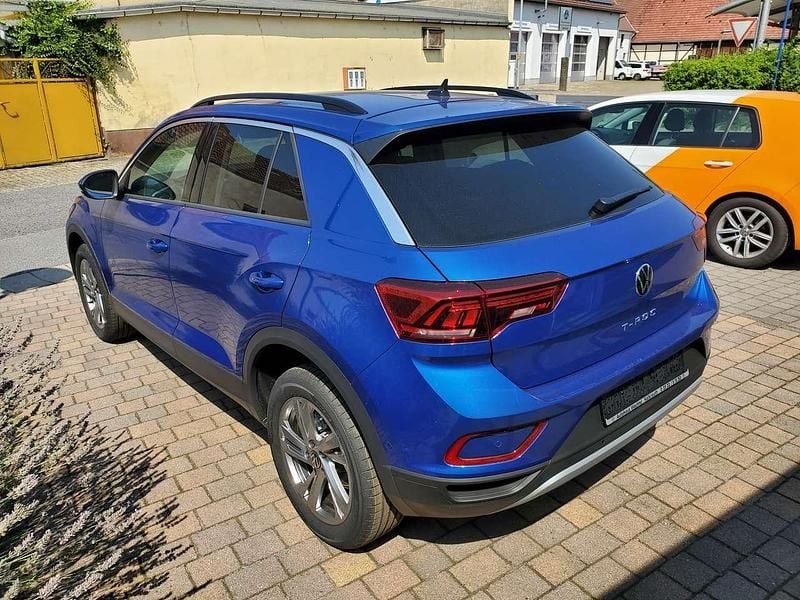 Neu VW T-Roc Life 150 PS (110 kW) 2025 Ravennablau metallic SUV