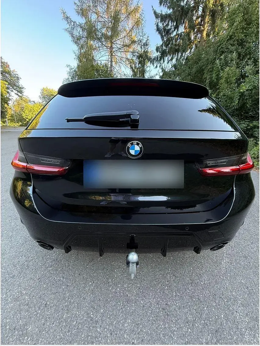 Gebraucht BMW 330 M Sport 245 PS (180 kW) 2023 Schwarz Kombi