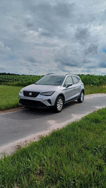 Silber Gebraucht 2024 Seat Arona SUV | 18.300 € (Fairer Preis) - Bild 1/4