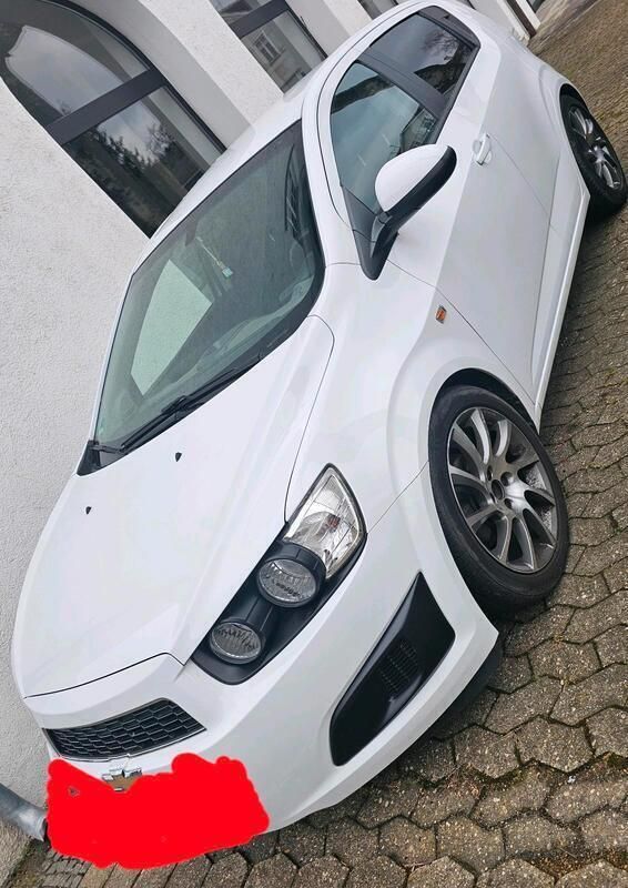Weiß Gebraucht 2012 Chevrolet Aveo Limousine | 4.900 € - Bild 1/3