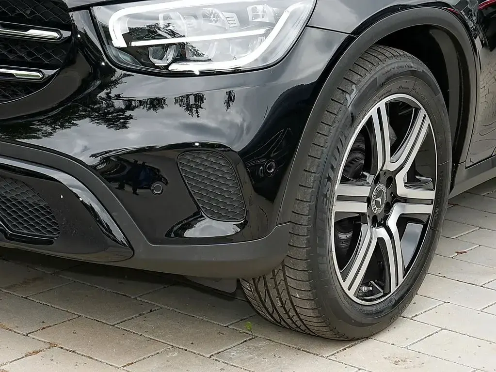Gebraucht Mercedes GLC200 Urban 163 PS (119 kW) 2022 Schwarz SUV