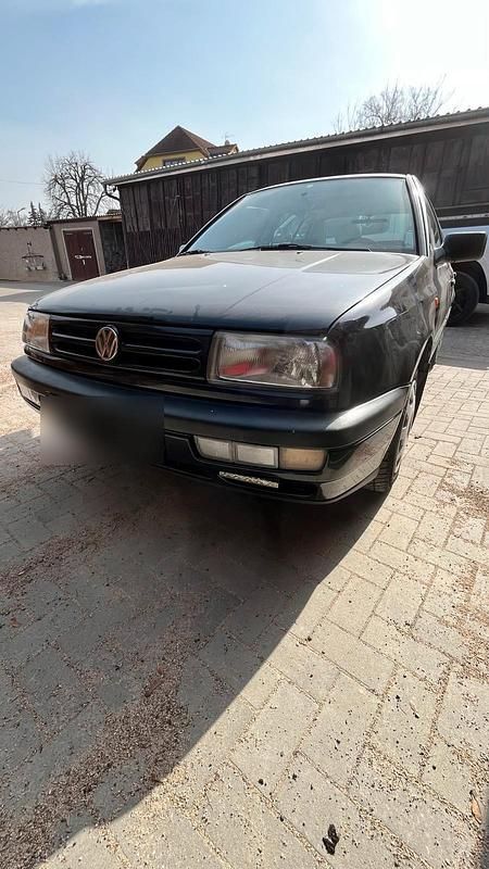 Gebraucht VW Vento 90 PS (66 kW) 1994 Schwarz Limousine