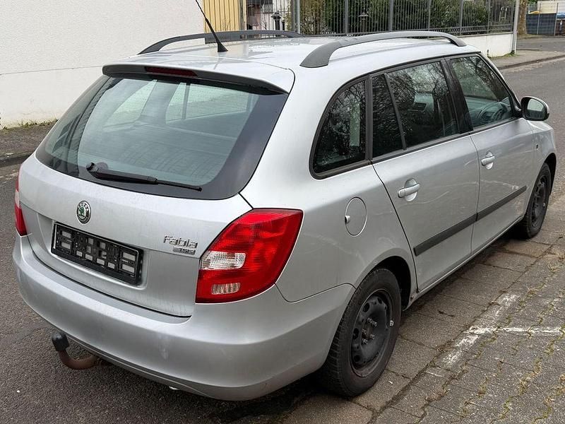 Gebraucht Skoda Fabia Ambiente 86 PS (63 kW) 2010 Silber Kombi