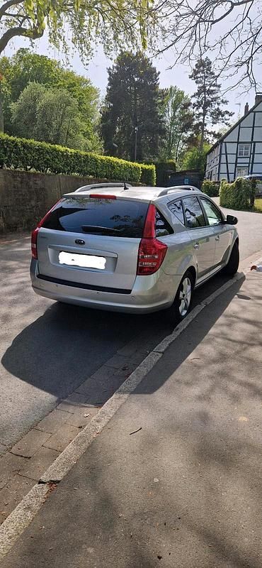 Silber Gebraucht 2012 Kia Ceed Sportswagon Kombi | 3.850 € (Fairer Preis) - Bild 1/4