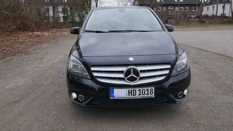 Gebraucht Mercedes B180 109 PS (80 kW) 2012 Schwarz Van / Kleinbus
