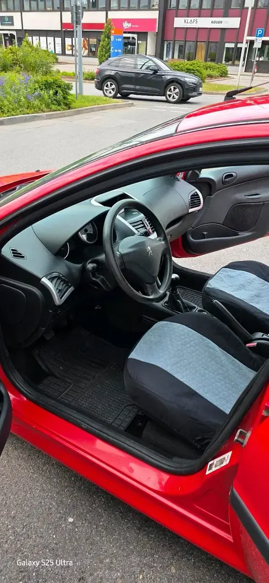 Gebraucht Peugeot 206+ 75 PS (55 kW) 2010 Rot Kleinwagen