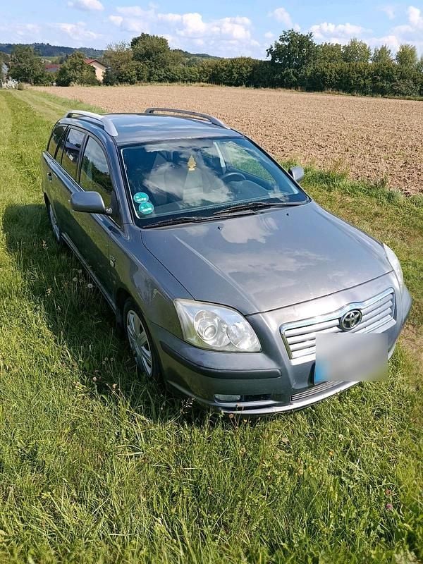Grau Gebraucht 2003 Toyota Avensis Kombi | 1.500 € (Fairer Preis) - Bild 1/4