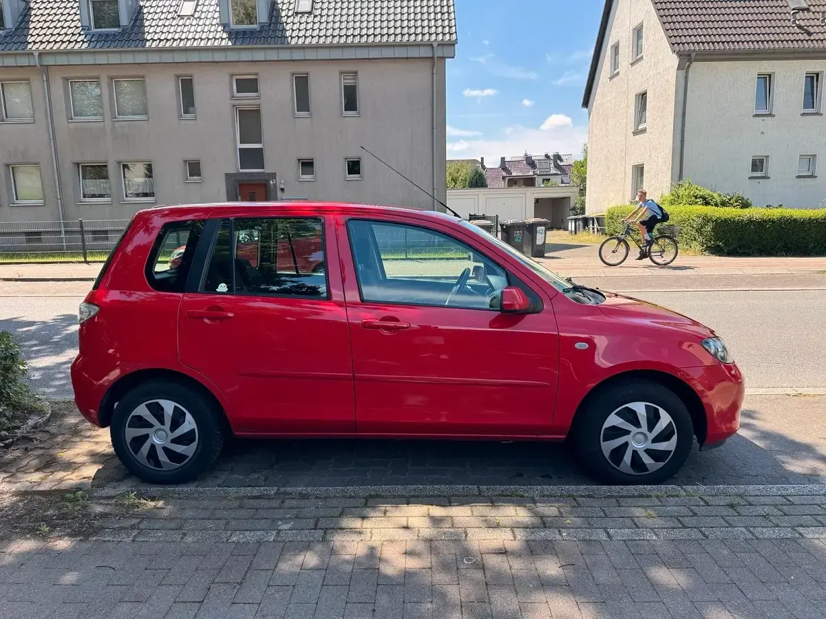 Gebraucht Mazda 2 80 PS (58 kW) 2006 Rot Kleinwagen