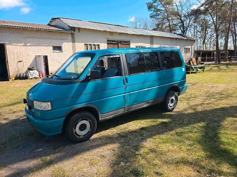 Usado VW Multivan 110 HP (80 kW) 1995 Verde Monovolume