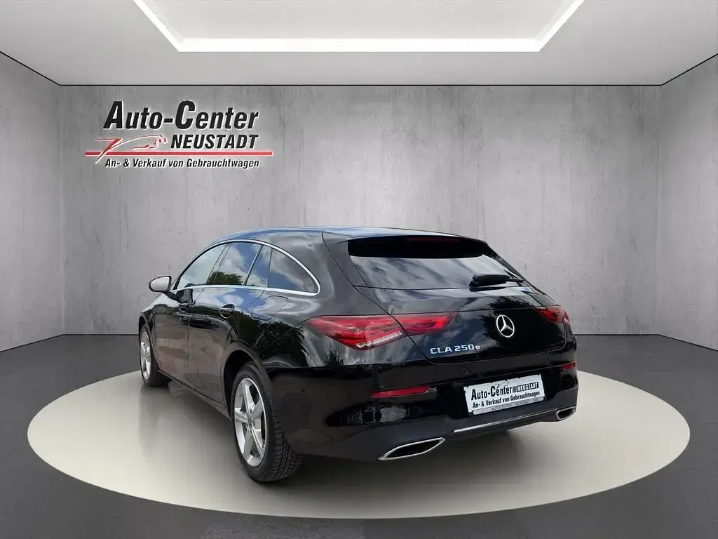 Gebraucht Mercedes CLA250e 160 PS (117 kW) 2021 Schwarz Coupé