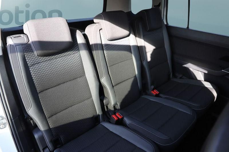 Gebraucht VW Touran 150 PS (110 kW) 2021 Weiß Van / Kleinbus